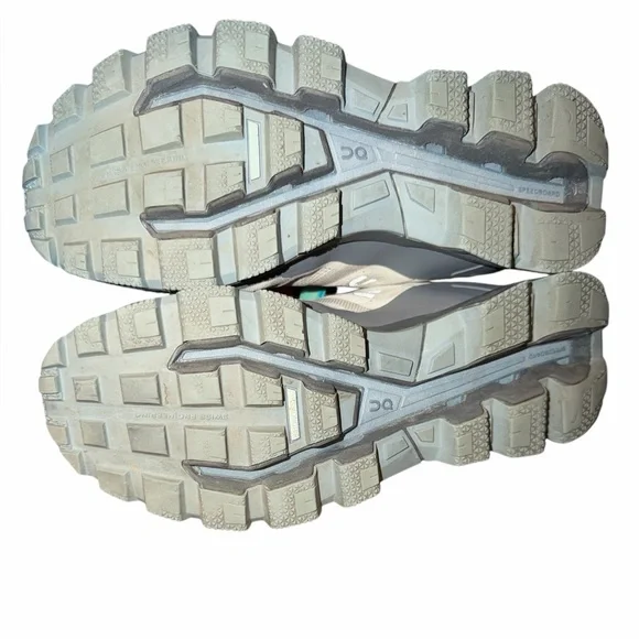 On Running Women's Trail Sneaker - Light Gray & Slate - Picture 4 of 5